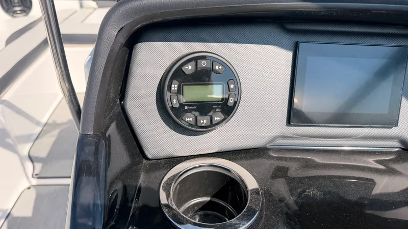 Slide: The Image of Yamaha SX195 2024 - 26