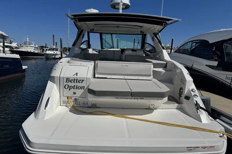 Slide: The Image of Sea Ray 320 SUNDANCER 2023 - 4