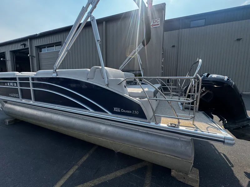 Slide: The Image of Harris 230 CRUISER 2021 - 6