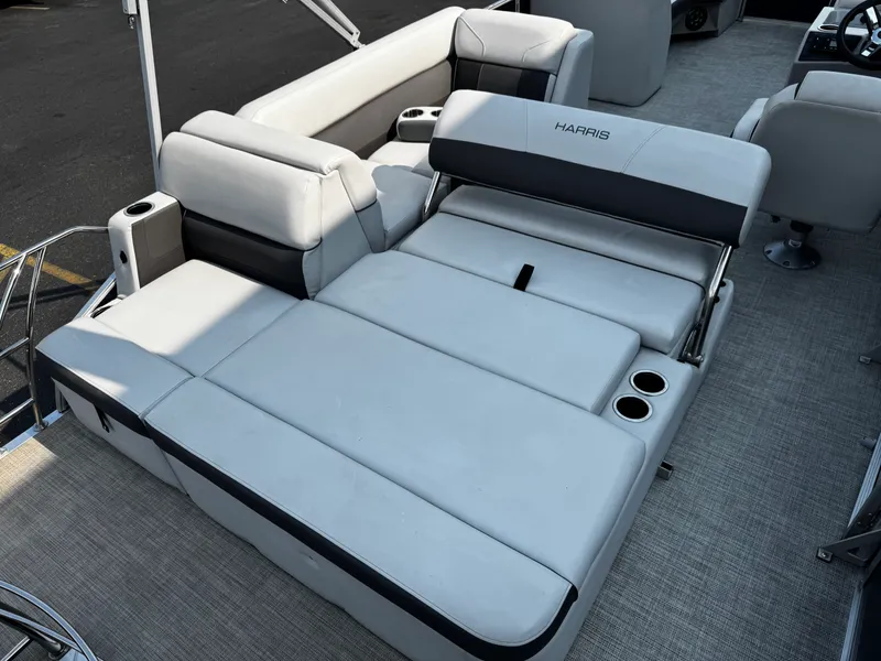 Slide: The Image of Harris 230 CRUISER 2021 - 22