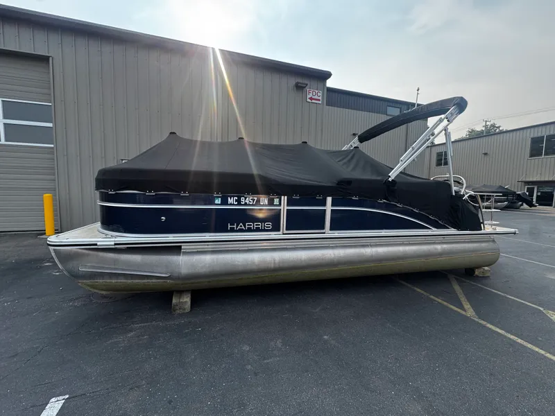Slide: The Image of Harris 230 CRUISER 2021 - 30