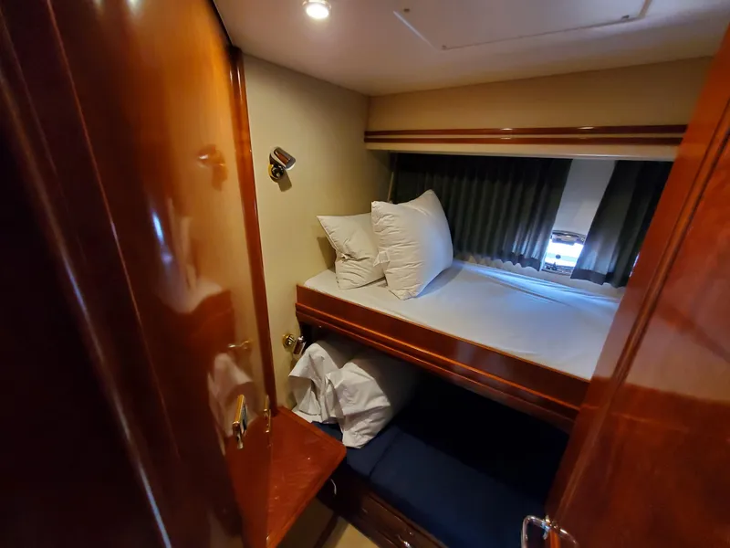 Slide: The Image of Carver 570 Voyager Pilothouse 2003 - 52