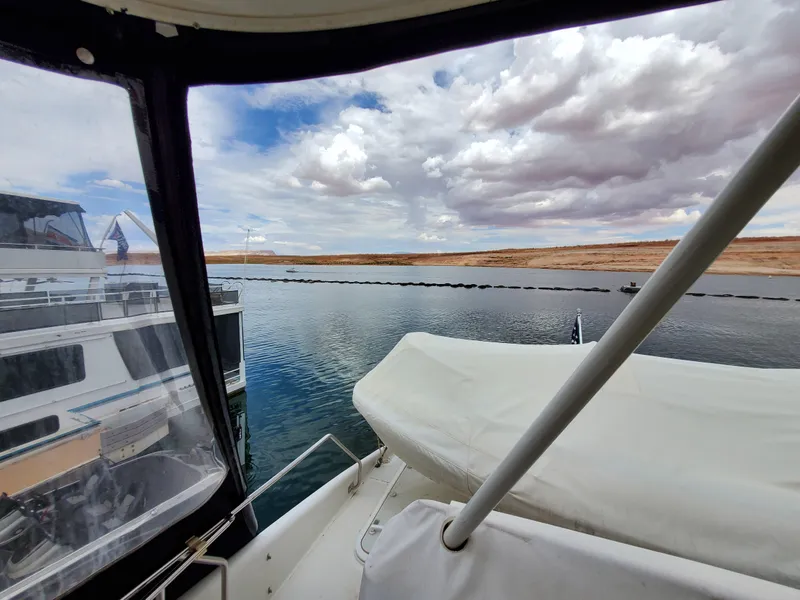 Slide: The Image of Carver 570 Voyager Pilothouse 2003 - 59