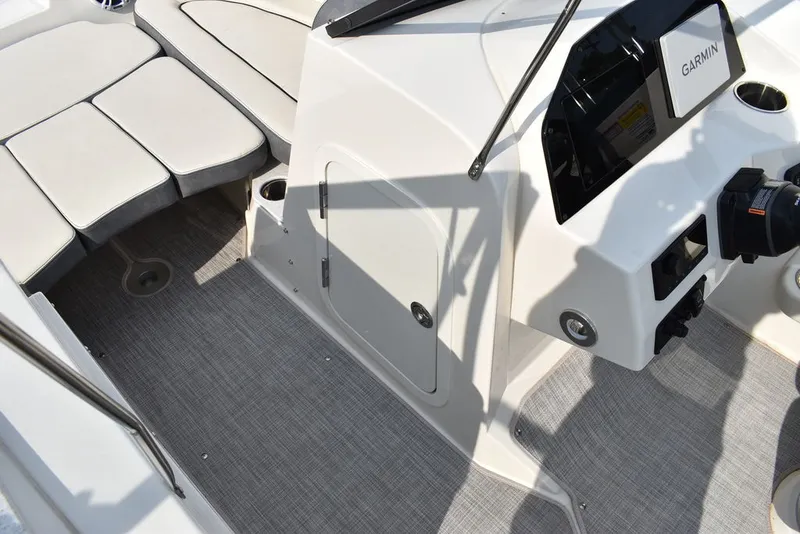 Slide: The Image of Stingray 201DC 2024 - 42