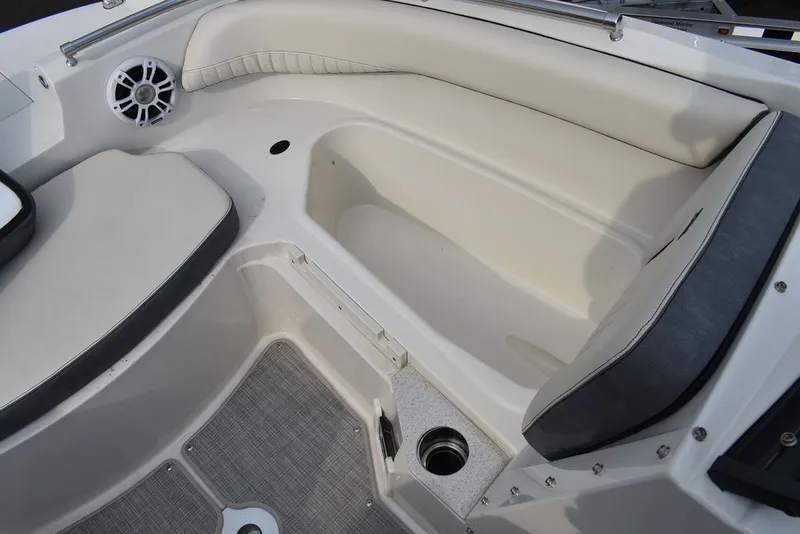 Slide: The Image of Stingray 201DC 2024 - 49