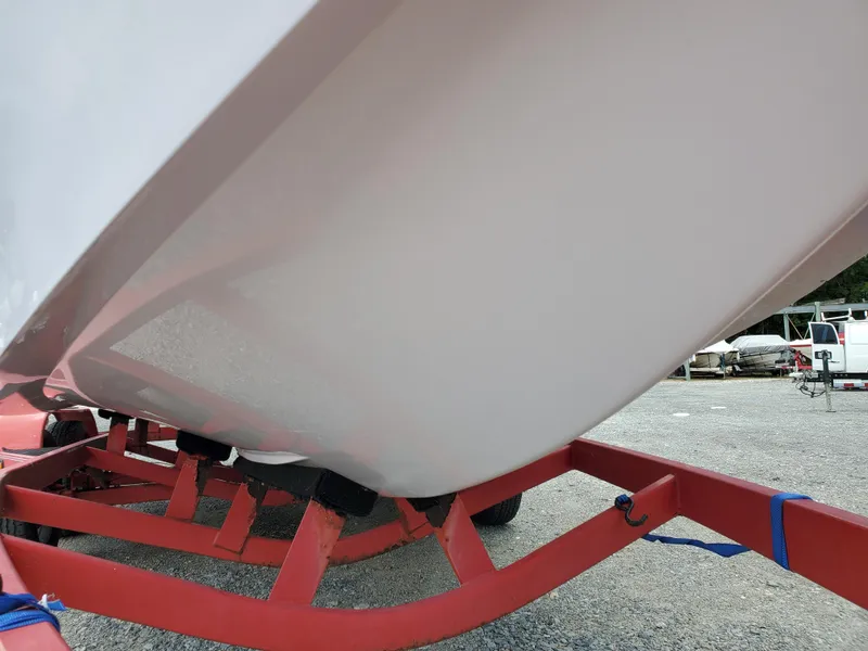 Slide: The Image of 2005 Correct Craft SV-211 Limited boat on red trailer, side view. - 6