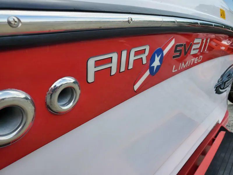 Slide: The Image of 2005 Correct Craft SV-211 Limited boat with red and white detailing. - 9