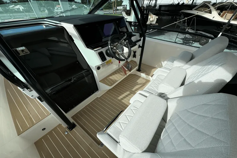 Slide: The Image of Saxdor 320 GTO 2026 - 10