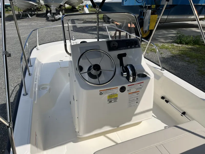 Slide: The Image of Boston Whaler 150 Montauk 2025 - 10