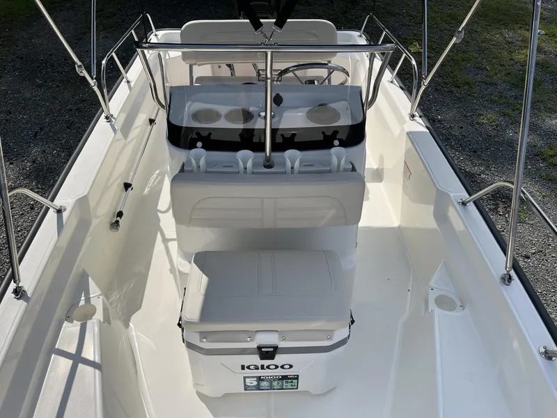 Slide: The Image of Boston Whaler 150 Montauk 2025 - 12