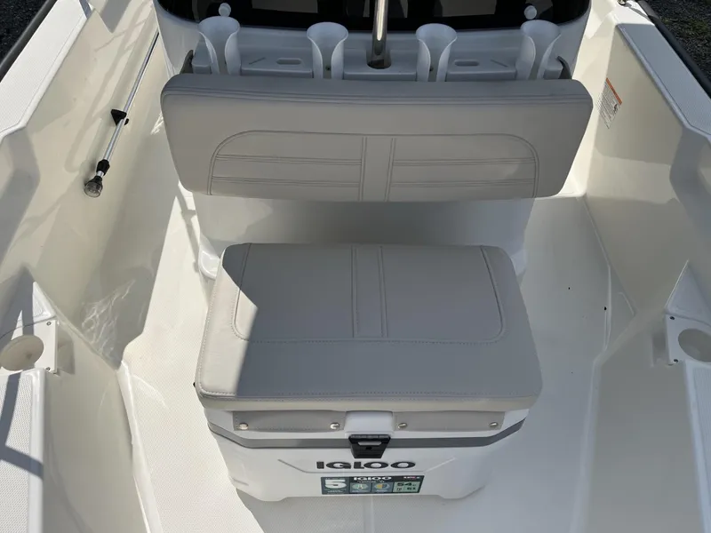 Slide: The Image of Boston Whaler 150 Montauk 2025 - 14