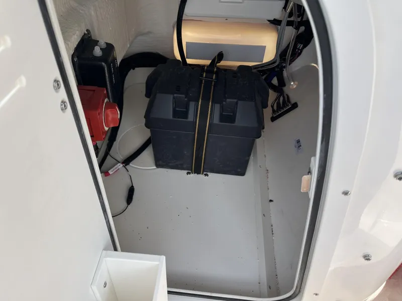 Slide: The Image of Boston Whaler 150 Montauk 2025 - 17