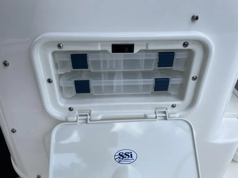 Slide: The Image of Boston Whaler 150 Montauk 2025 - 19