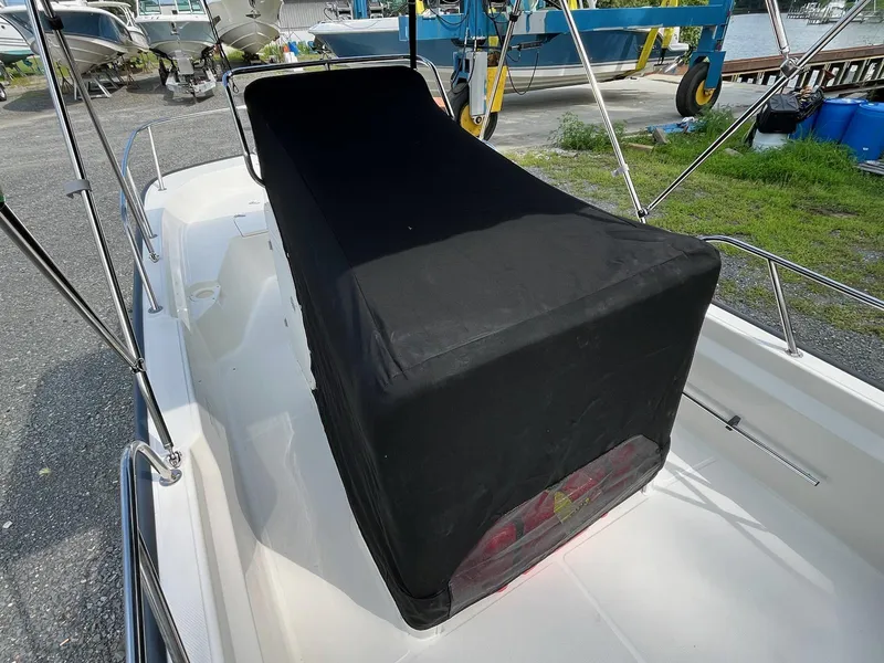 Slide: The Image of Boston Whaler 150 Montauk 2025 - 20