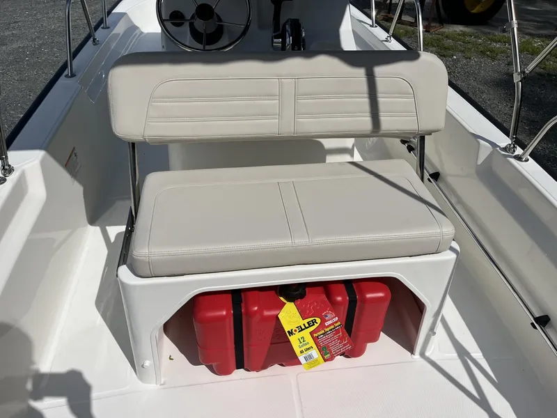 Slide: The Image of Boston Whaler 150 Montauk 2025 - 9