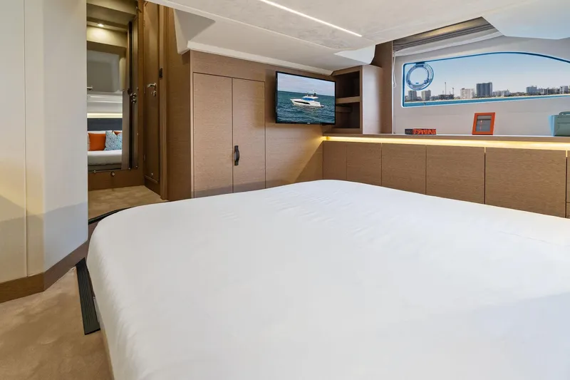 Slide: The Image of Master Stateroom - 18