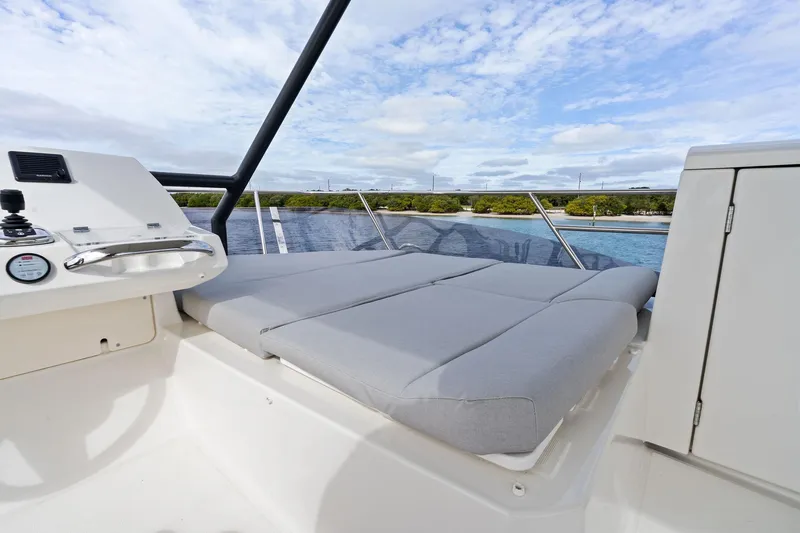 Slide: The Image of Flybridge - 52
