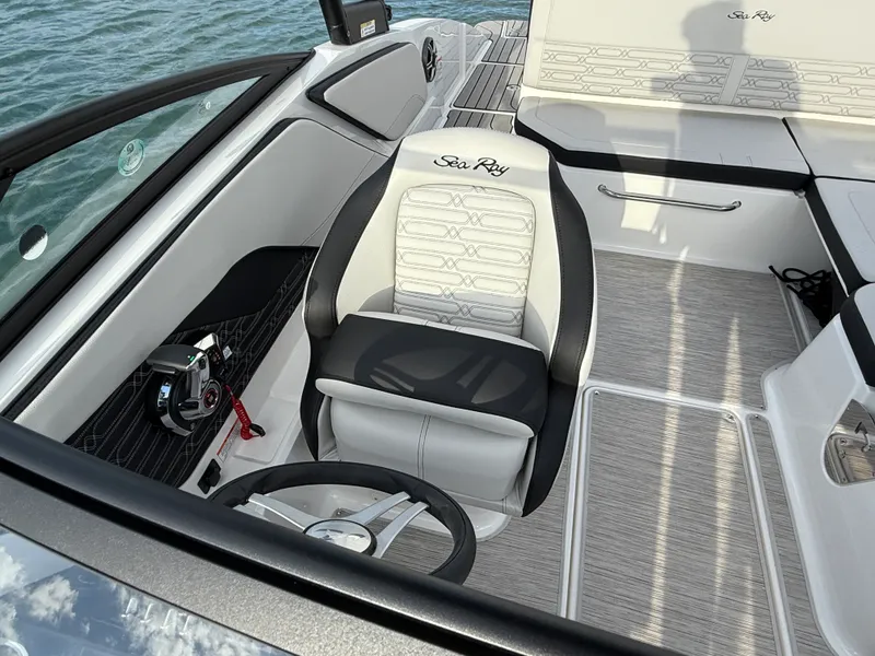 Slide: The Image of Sea Ray SPX 210 Outboard 2026 - 12