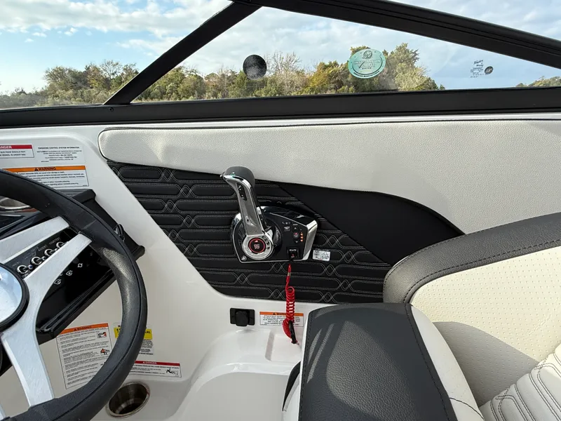 Slide: The Image of Sea Ray SPX 210 Outboard 2026 - 14