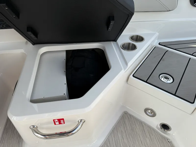 Slide: The Image of Sea Ray SPX 210 Outboard 2026 - 6