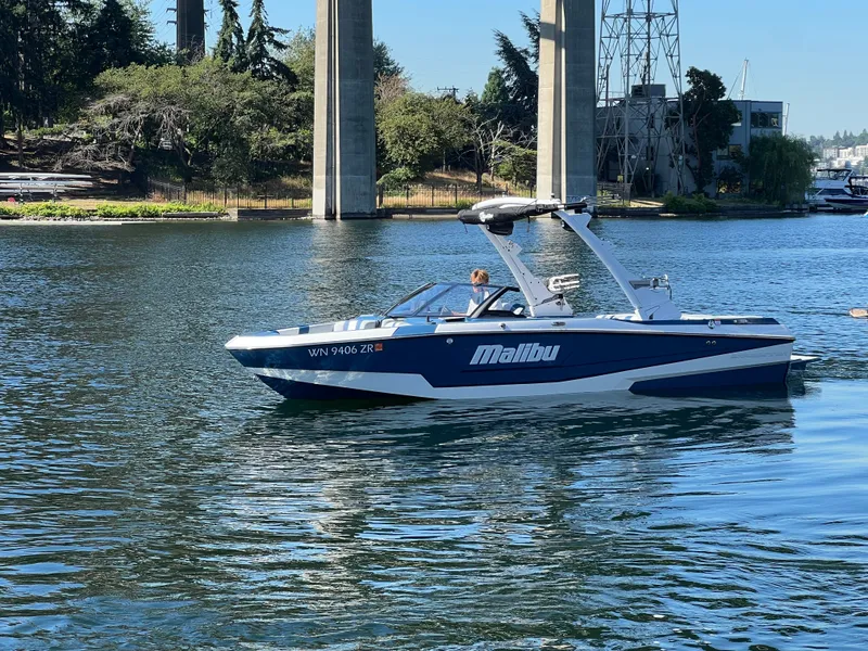 Slide: The Image of Malibu Wakesetter 21 LX 2023 - 10
