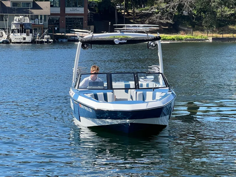 Slide: The Image of Malibu Wakesetter 21 LX 2023 - 3