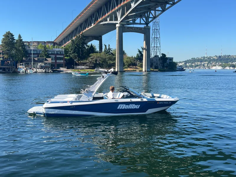 Slide: The Image of Malibu Wakesetter 21 LX 2023 - 4