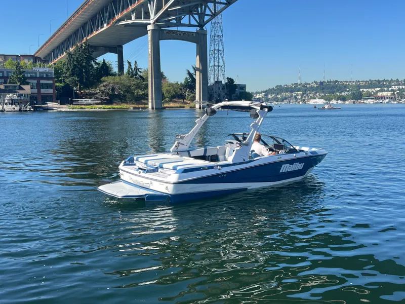 Slide: The Image of Malibu Wakesetter 21 LX 2023 - 5