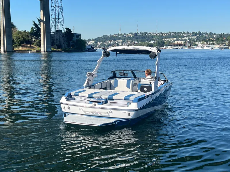 Slide: The Image of Malibu Wakesetter 21 LX 2023 - 6