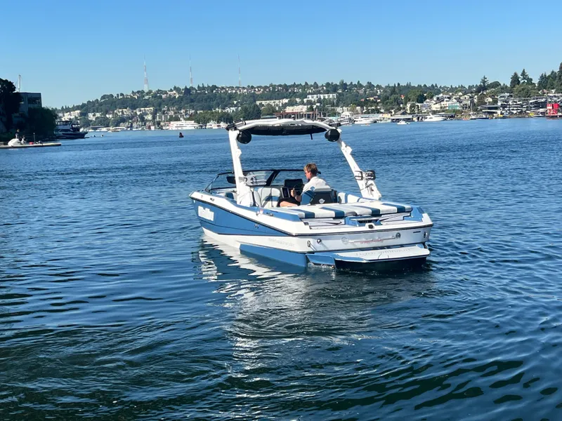 Slide: The Image of Malibu Wakesetter 21 LX 2023 - 8