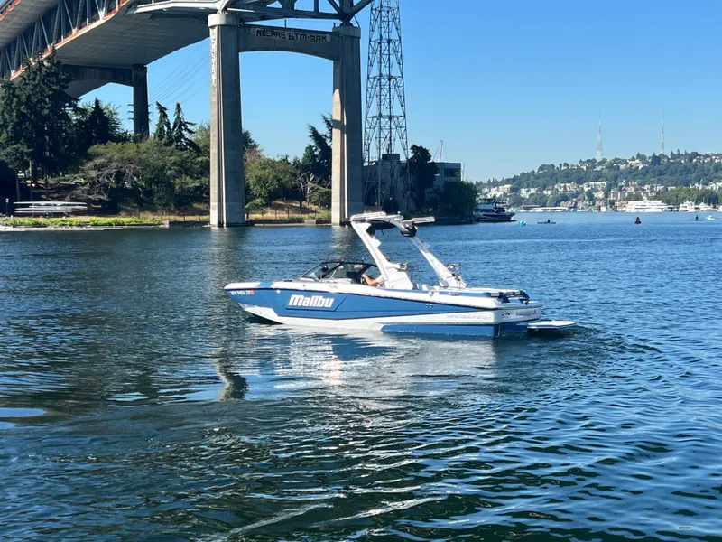 Slide: The Image of Malibu Wakesetter 21 LX 2023 - 9