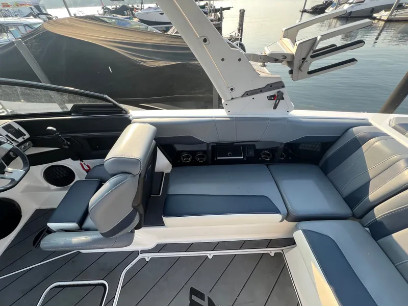 Slide: The Image of Malibu Wakesetter 22 LSV 2023 - 10