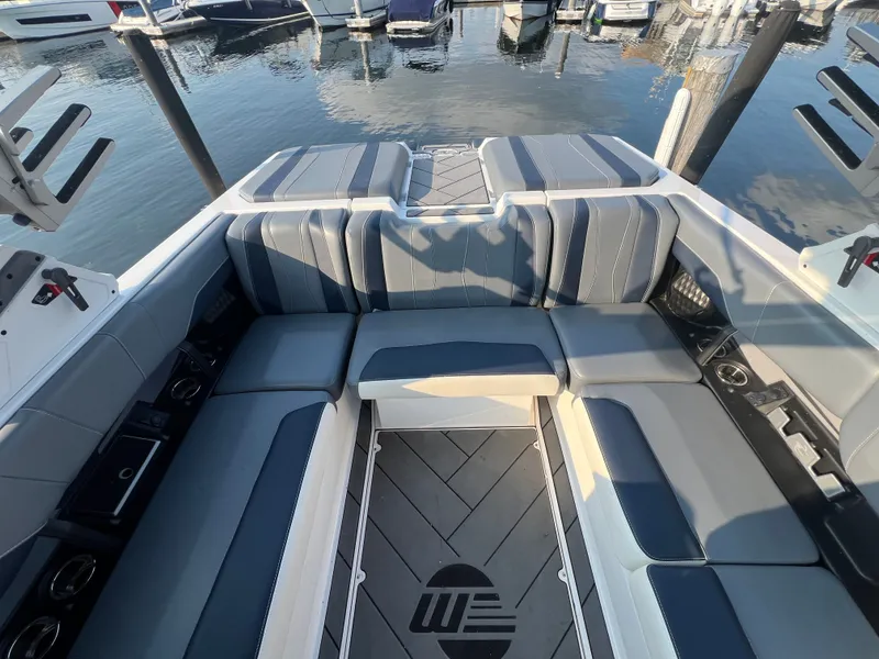 Slide: The Image of Malibu Wakesetter 22 LSV 2023 - 11