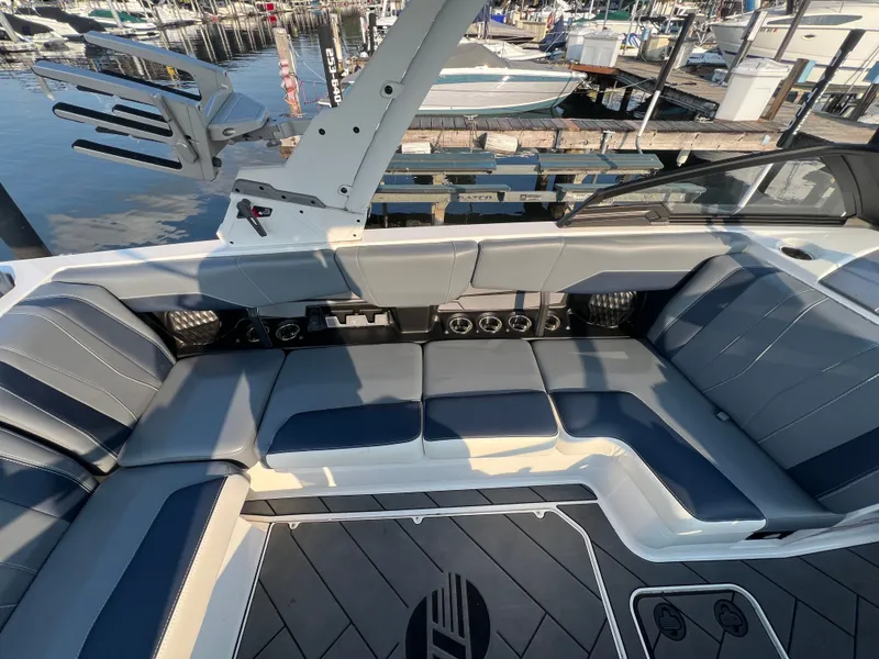 Slide: The Image of Malibu Wakesetter 22 LSV 2023 - 12