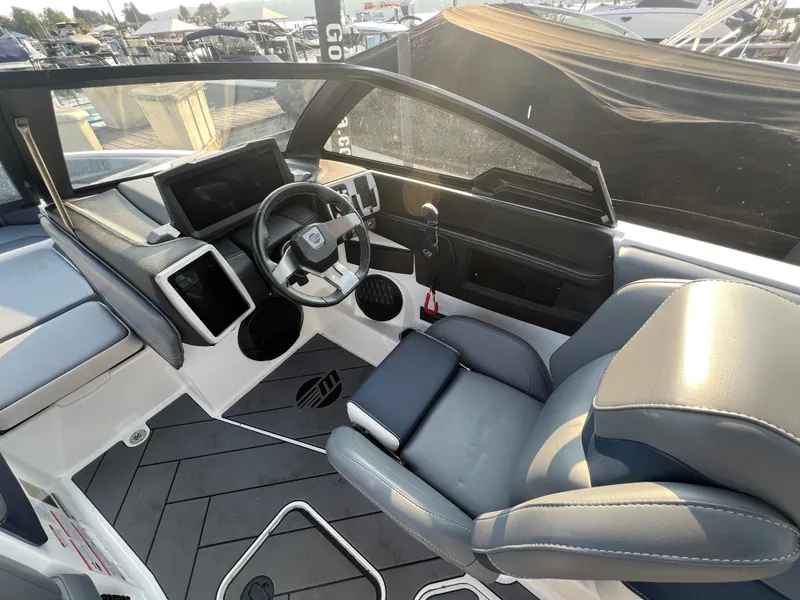 Slide: The Image of Malibu Wakesetter 22 LSV 2023 - 14