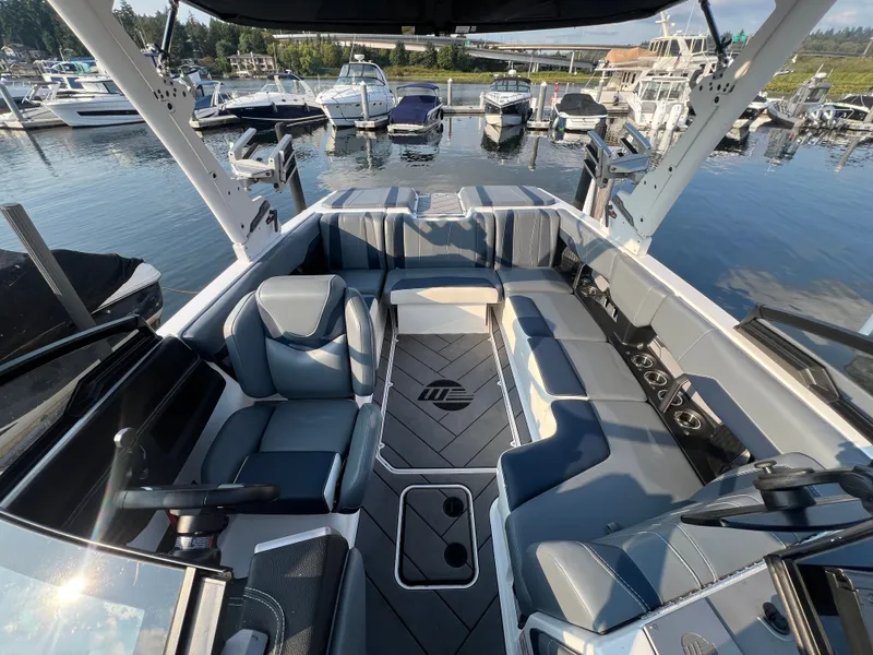 Slide: The Image of Malibu Wakesetter 22 LSV 2023 - 17
