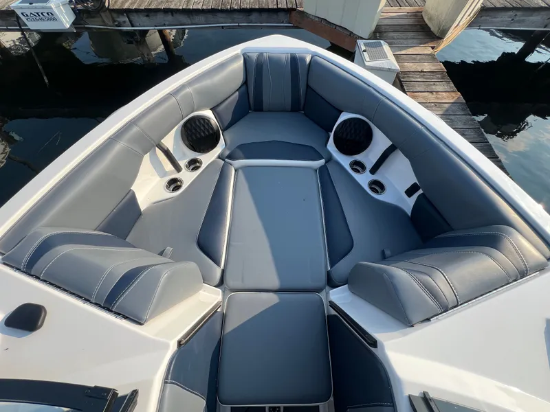 Slide: The Image of Malibu Wakesetter 22 LSV 2023 - 18