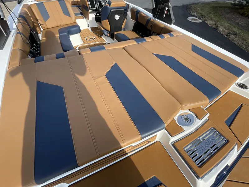 Slide: The Image of Malibu Wakesetter 21 LX 2023 - 110