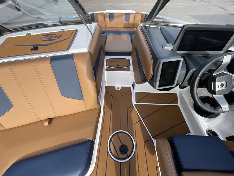 Slide: The Image of Malibu Wakesetter 21 LX 2023 - 114