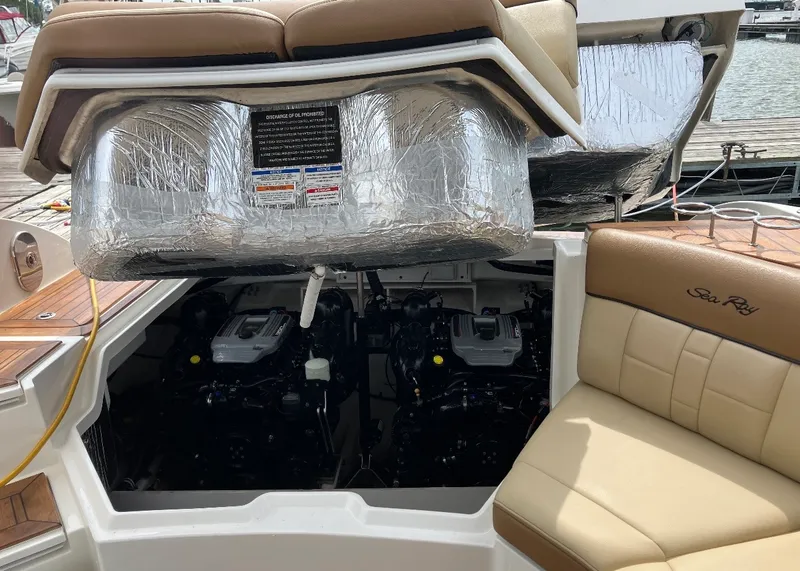 Slide: The Image of Sea Ray 350 SLX 2015 - 9