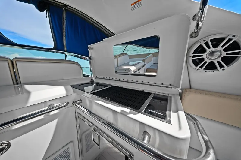 Slide: The Image of Sea Ray 370 VENTURE 2013 - 34