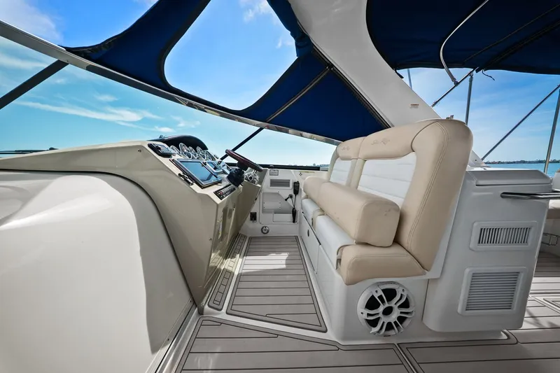 Slide: The Image of Sea Ray 370 VENTURE 2013 - 24