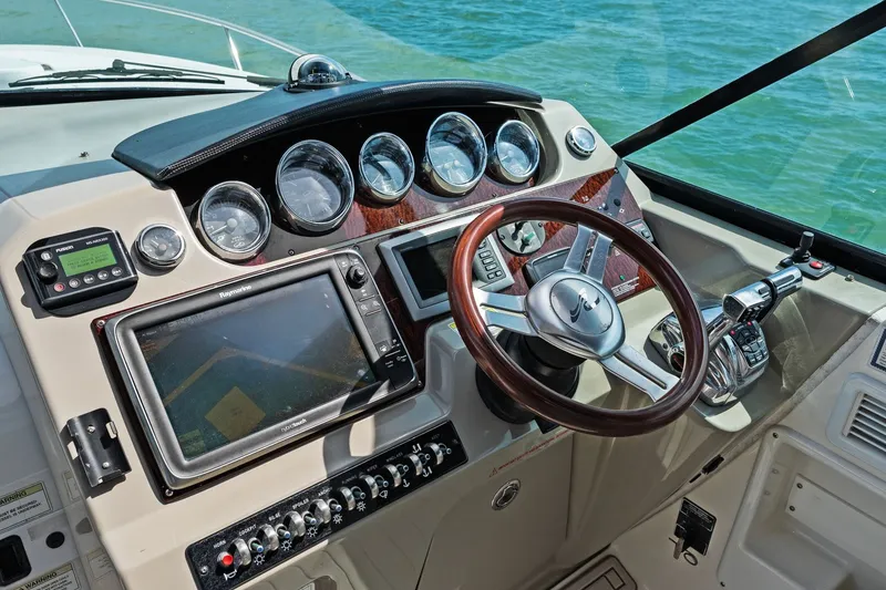 Slide: The Image of Sea Ray 370 VENTURE 2013 - 44