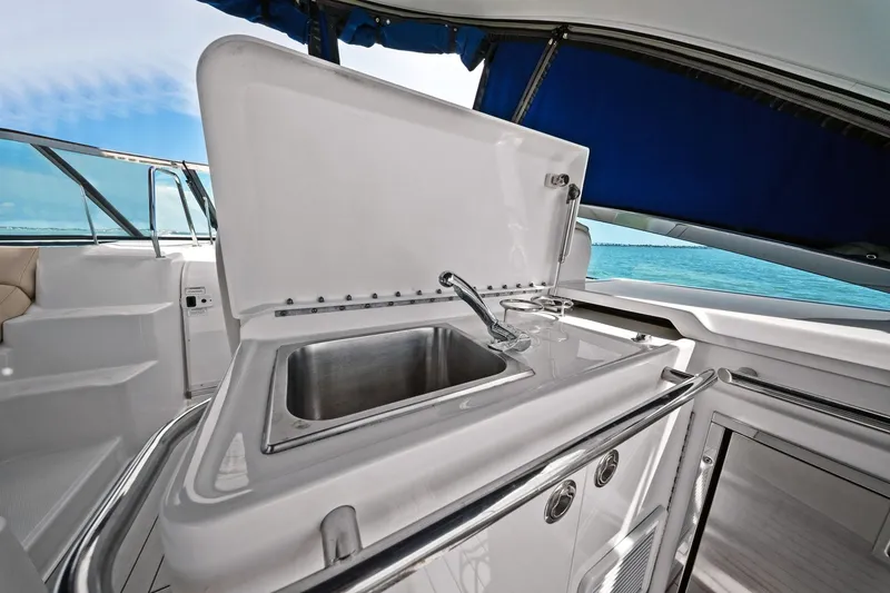 Slide: The Image of Sea Ray 370 VENTURE 2013 - 33
