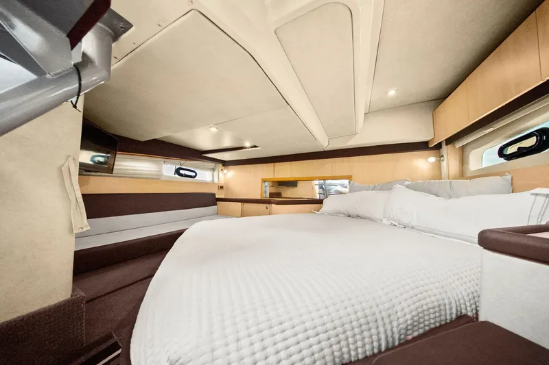 Slide: The Image of Sea Ray 370 VENTURE 2013 - 19