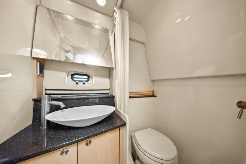 Slide: The Image of Sea Ray 370 VENTURE 2013 - 15