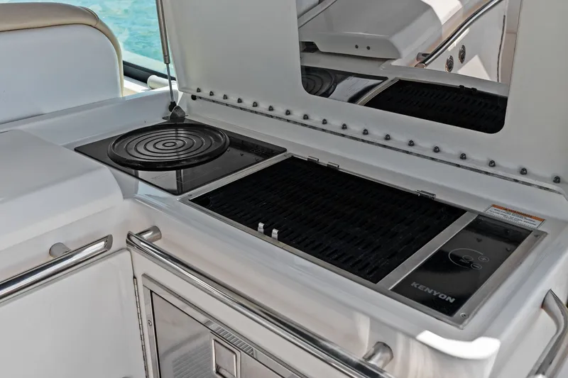 Slide: The Image of Sea Ray 370 VENTURE 2013 - 48
