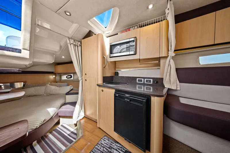 Slide: The Image of Sea Ray 370 VENTURE 2013 - 18
