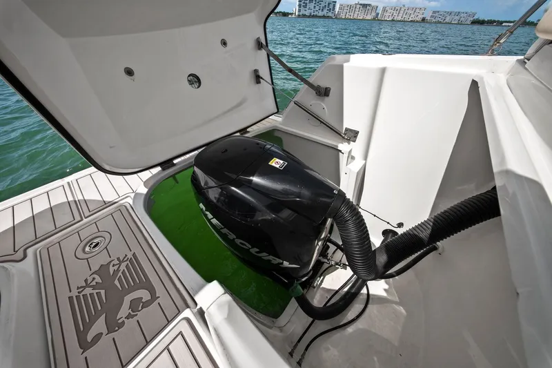Slide: The Image of Sea Ray 370 VENTURE 2013 - 38
