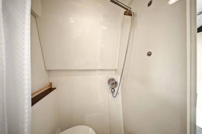 Slide: The Image of Sea Ray 370 VENTURE 2013 - 16